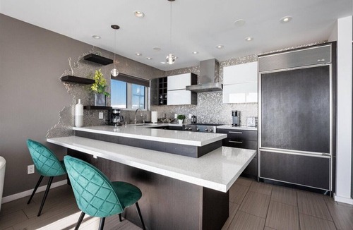 Central Mission Beach House | Mission Beach 7 Bedroom Castle w/Rooftop Deck & Hot Tub
