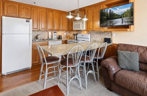 Edray Condo | ML324 Charming & Rustic 1BR/1BA, relaxing mountain view (Connects to ML326)