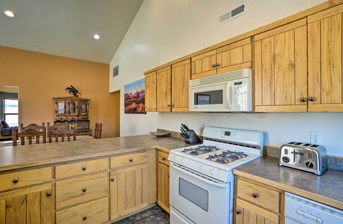 Moab South Valley Apartment | Moab Townhome w/Pool Access + Stunning Mtn Views!