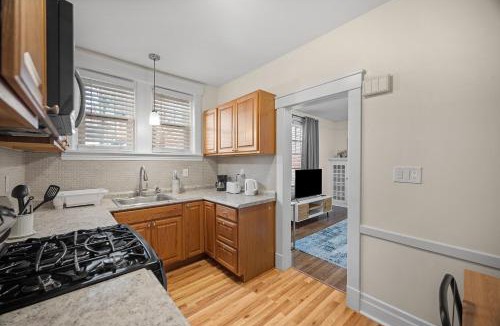 Pittsburgh Apartment | Modern 1 Bdr Apt King bed Sleeps4