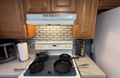 District Heights Bed & Breakfast | Modern 1BR Near DC – Quiet Comfort, Fast Commute