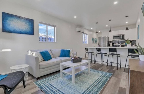 Olde Towne East Villa | Modern 1BR Sleeps 4 | Near Downtown | Full Kitchen