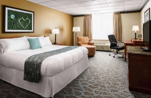 Cheat Lake Hotel | Modern 1BR Suite at Lakeview Golf Resort w Pool