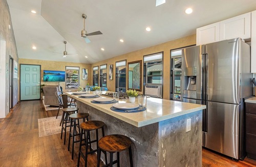 Wailuku Condo | Modern 2BR/2BA Upstairs Home | Gated Wailuku Property | Central Location