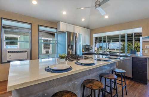 Wailuku Condo | Modern 2BR/2BA Upstairs Home | Gated Wailuku Property | Central Location
