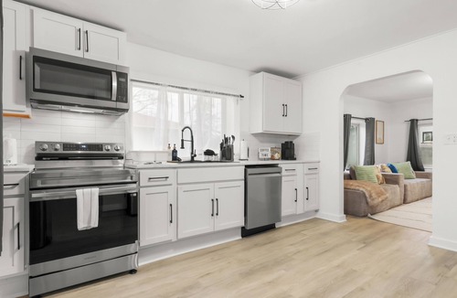 Akron House | Modern 3BR Home Game Room Pool & Ping-Pong