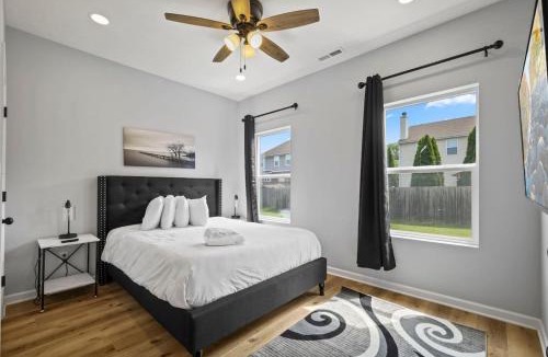 Acton House | Modern 4BR Home - Kitchen and Soaking Tub - South Indy