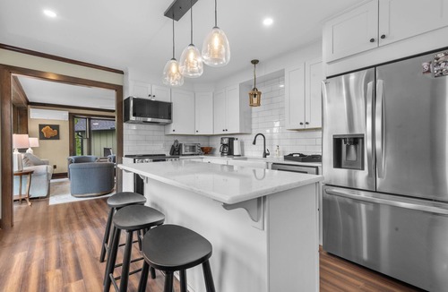 Blowing Rock House | Modern 6BR Blowing Rock Cabin Near Trails & Views
