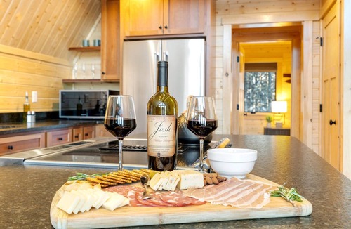 Bethel Ski Chalet | Modern A-Frame~ 9min Sunday River! HotTub! FirePit! Arcade Games! Slps 12