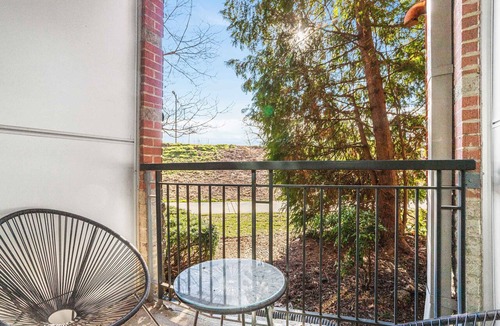 Arlington Apartment | Modern Apt Steps from Metro & Pentagon City