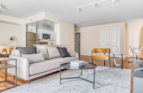 Ballston Apartment | Modern Ballston 2BR w/Concierge, W/D & Pool, near Metro, by Blueground