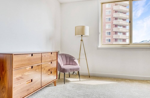 Ballston Apartment | Modern Ballston 2BR w/Concierge, W/D & Pool, near Metro, by Blueground