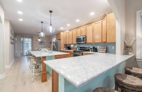 The Commons House | Modern Bayside Villa: Ideal for Family and Golf