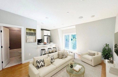 Eagle Hill Apartment | Modern Boston Apartment - Private Roof Deck, Laundry, AC, minutes from airport