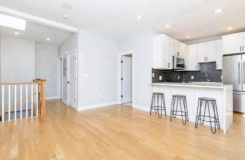 Eagle Hill Apartment | Modern Boston Apartment - Private Roof Deck, Laundry, AC, minutes from airport