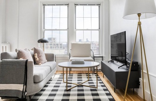 North Brookline Apartment | Modern Brookline 2BR w/ Elevator & Gym, near Green Line, by Blueground