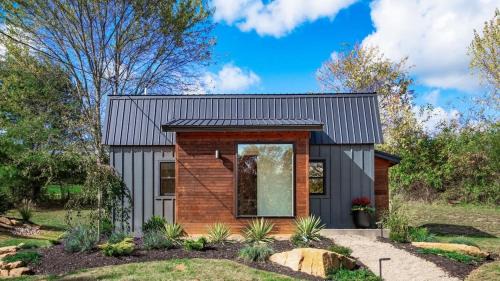 Old Washington Ski Chalet | Modern Cabin next to Salt Fork State Park