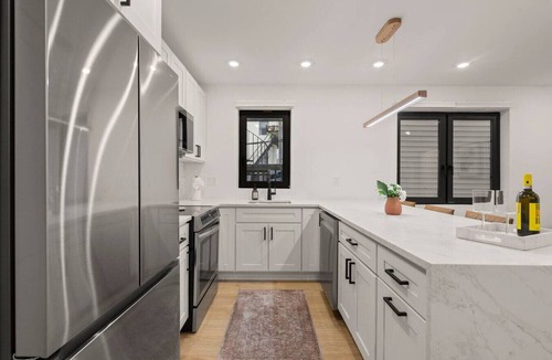 Jeffries Point Apartment | Modern Coastal City Stay | Waterfront & Airport