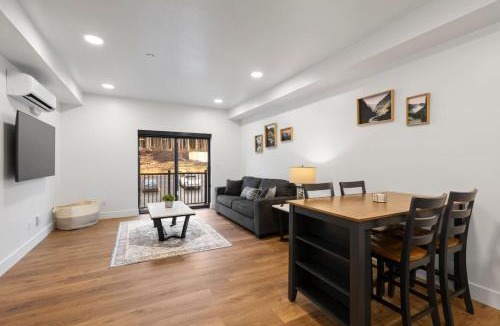 Juneau Apartment | Modern Condo with Incredible Mountain Backdrop 207