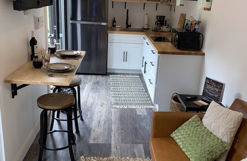 McArthur Cabin | Modern Container Retreat with Private Hot Tub near Hocking Hills Attractions