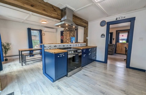 Keene House | Modern Downtown Escape HotTub Fire Pit Games 12ppl
