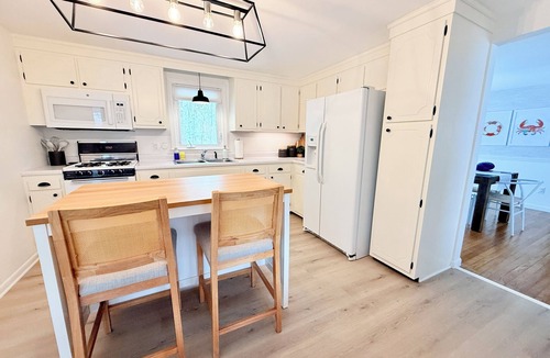 West Yarmouth House | Modern Family Friendly Cape Cod Retreat Outdoor Shower 5 Min to Beach & More