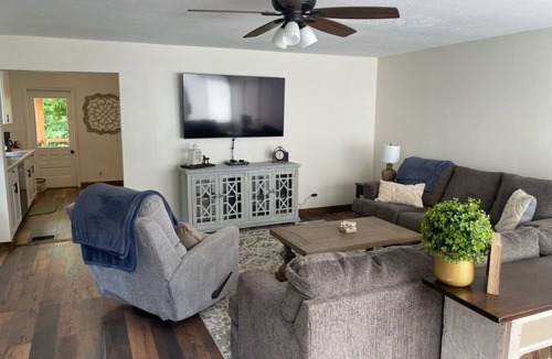 Athens House | Modern Farmhouse situated close to Athens and State Parks!