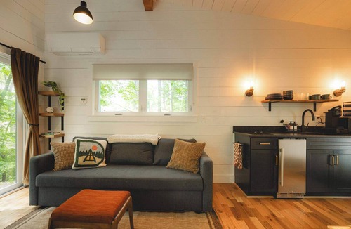 Freeport Cabin | Modern glamping cabin w/full bath + kitchen - 19