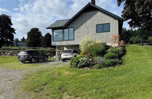 Greensboro House | Modern Guest House on 210-Acres with Expansive Views