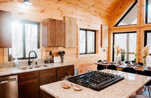 Laurelville Cabin | Modern Hocking Hills Cabin with Hot Tub, Arcade, Fire Pit Sleeps 8