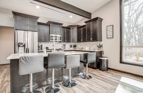 Independence House | Modern Home in Natures Warmth with Great Location