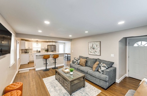 Sixteen Acres House | Modern Home w/Spacious Yard in Springfield!