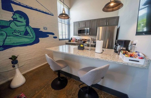 Buchanan Apartment | Modern King bed Apartment next to Brewery!
