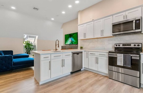 Mill River Apartment | Modern King Suite near Wooster Square and Yale