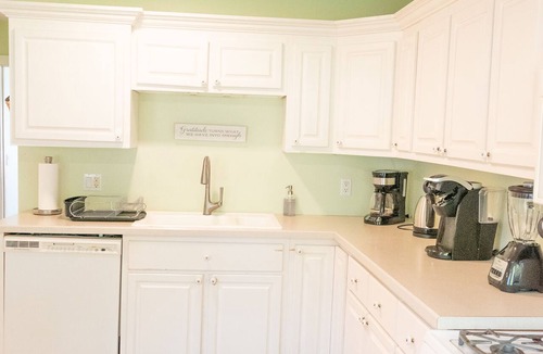 Grand Isle Apartment | Modern Lakefront Apartment