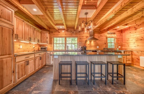 Old Town Cabin | Modern Lakefront Cabin | Hot Tub | Stunning Views