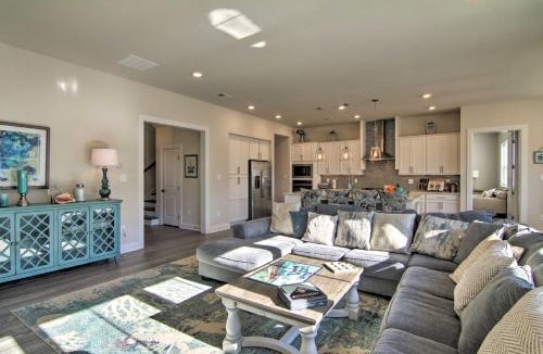 Lewes House | Modern Lewes Home w/Deck, Grill + Pond View!