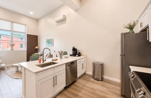 Mill River Apartment | Modern Loft Near Yale |Wooster Sq| 5 Star Location