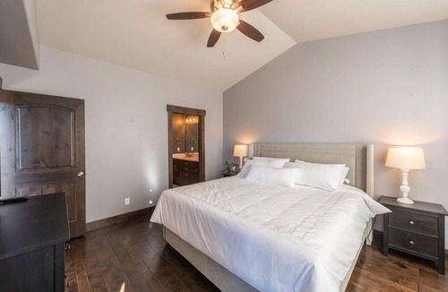Park City House | Modern Mountain Luxury, Stunning Deer Valley Mountain Views and Private Hot Tub!