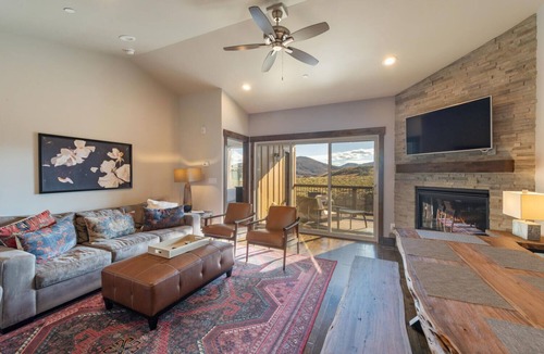 Park City House | Modern Mountain Luxury, Stunning Deer Valley Mountain Views and Private Hot Tub!