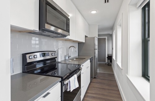 Hanover Place Apartment | Modern MW 1BR with Gym by Zencity