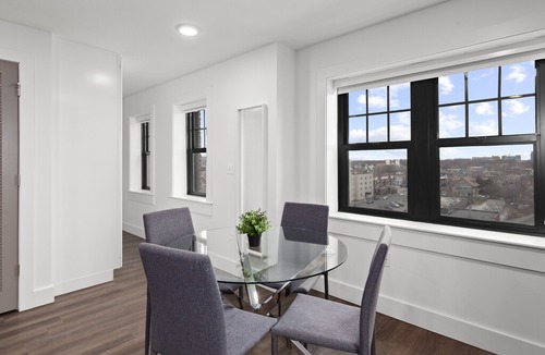 Hanover Place Apartment | Modern MW 1BR with Gym by Zencity