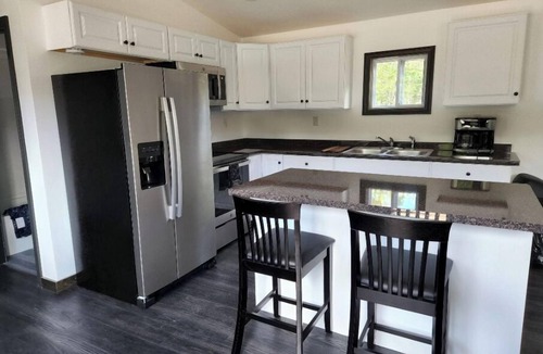 Steuben House | Modern private home central location to beautiful coastal views