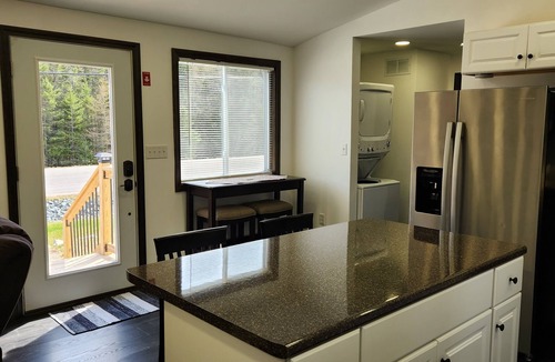 Steuben House | Modern private home central location to beautiful coastal views