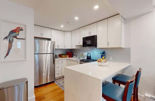 North Cambridge Apartment | Modern Renovated 1BR w/Pvt Entrance – Prime Loc