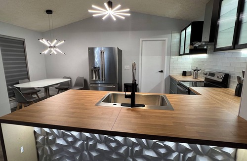 Hilliard House | Modern Renovated Home in Quiet Cul-de-Sac with Arcade Games 15 min from Zoo/OSU