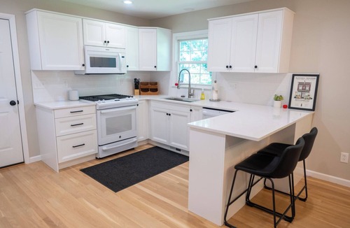 Hudson House | Modern retreat located across from WRA and steps from downtown Hudson.