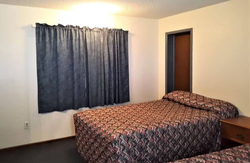 Cheyenne Wells Hotel | Modern Room + Key Conveniences + Scenic Colorado Stay
