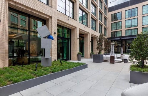 Fort Worth Cultural District Hotel | Modern Room w/Balconies Perfect for Art Enthusiasts