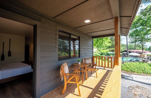 Eureka Springs Hotel | Modern Rustic Designed Suite